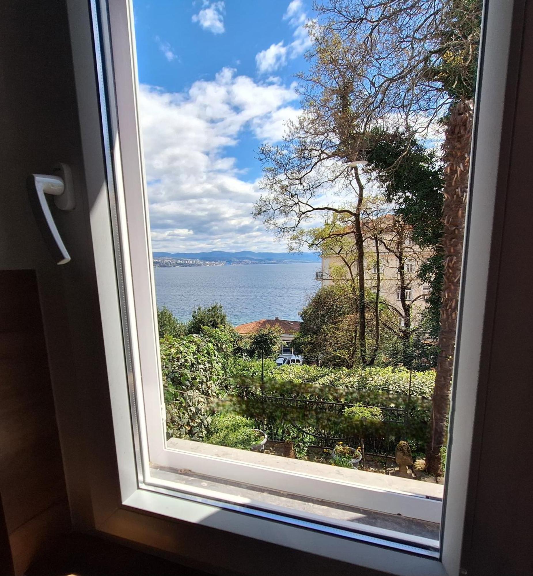 Ena, Strict Center, Sea View Apartment